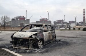 Оккупанты превратили территорию Запорожской АЭС в стоянку для автомобилей и военной техники. ФОТО