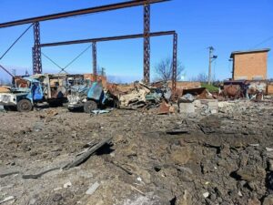 Сотрудники “Запорожьеоблэнерго” получили осколочные ранения во время вражеского обстрела Орехова
