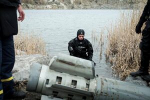 У Запоріжжі піротехніки вилучають останки російської ракети