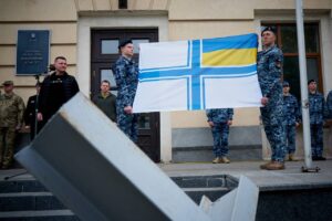 Над Запорожским горсоветом подняли знаменитый флаг