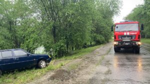 В Запорожье из-за непогоды затопило дома и заблокировано движение транспорта. ФОТО