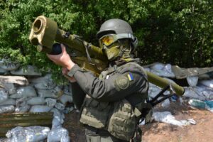 Укрпочта выпустила марку с портретом “Запорожского мстителя”, который сбивал самолеты россиян