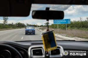 Полицейский в Степногорске помог супругам эвакуироваться в Запорожье после обстрела