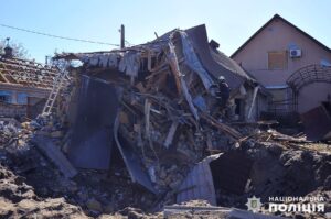 Російські війська завдали ударів по Запоріжжю та області: поліція задокументувала наслідки. ФОТО