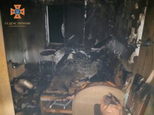 Двое людей погибли во время пожара в многоэтажке в Запорожье
