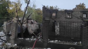 Зеленский опубликовал видео последствий ракетного удара по Запорожью