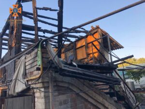 В Запорожье загорелся жилой дом: подробности