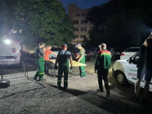 Коммунальные службы устраняют последствия ракетного удара по Запорожью 10 августа. ФОТО