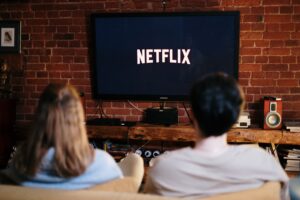 Что посмотреть вечером: подборка фильмов и сериалов