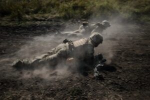 Контрнаступ ЗСУ: росіяни змінили тактику та почали підпалювати мінні поля, – NYT