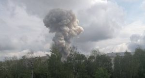 На Запоріжжі авіабомба влучила у приватне подвір’я: є постраждалі