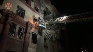 Дом в Запорожье, в который попала ракета этой ночью, может обвалиться