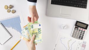 Курс валют на 15 октября в Запорожье: доллар и евро в банках