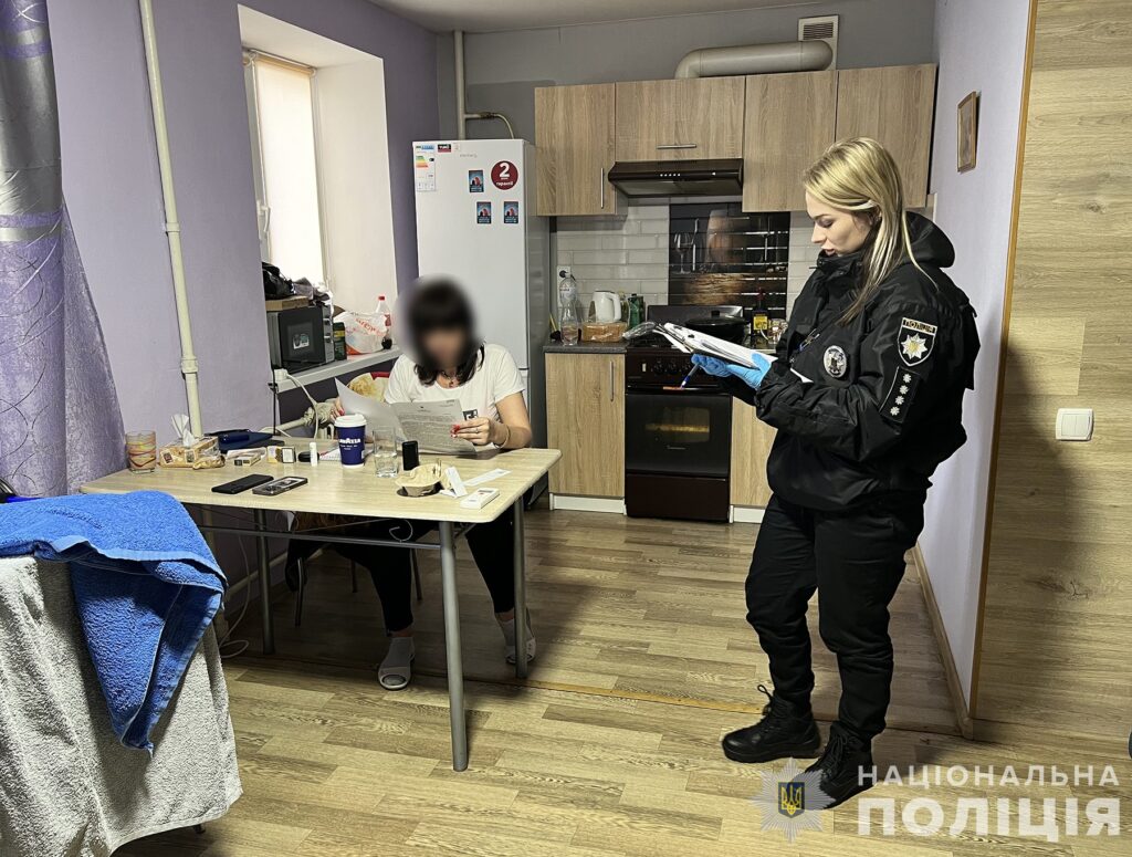 Поліцейські викрили групу осіб, які займалися сутенерством у Запоріжжі
