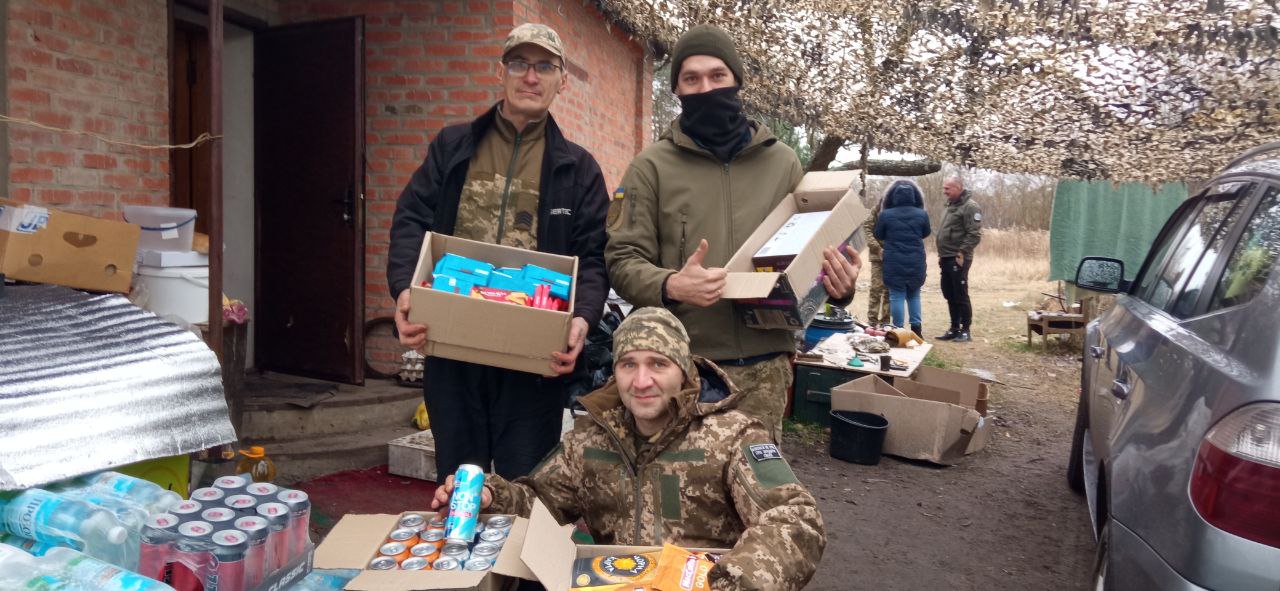 Запоріжці передали військовим допомогу