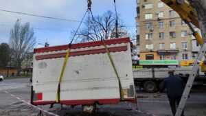 У Запоріжжі триває боротьба з незаконною торгівлею: прибрали ще два кіоски