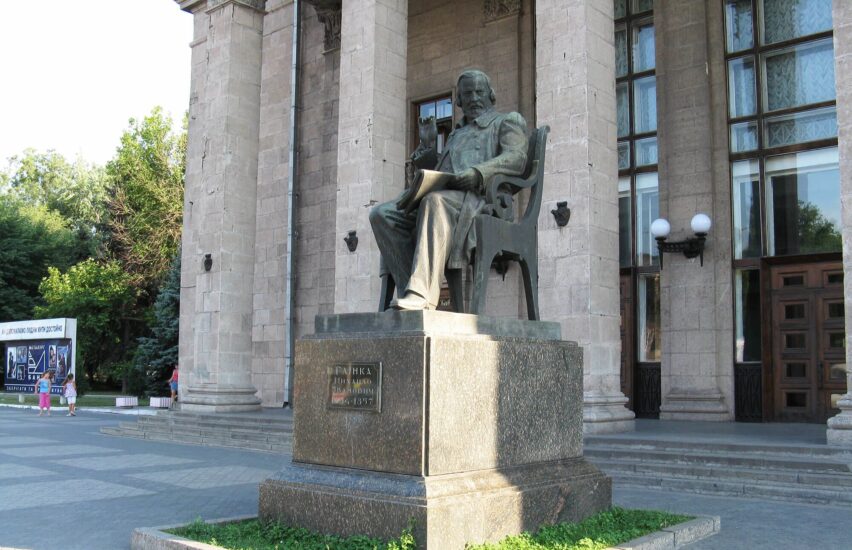Пам'ятник Глінці