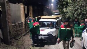 Комунальники всю ніч працювали на місці вчорашнього прильоту у Запоріжжі