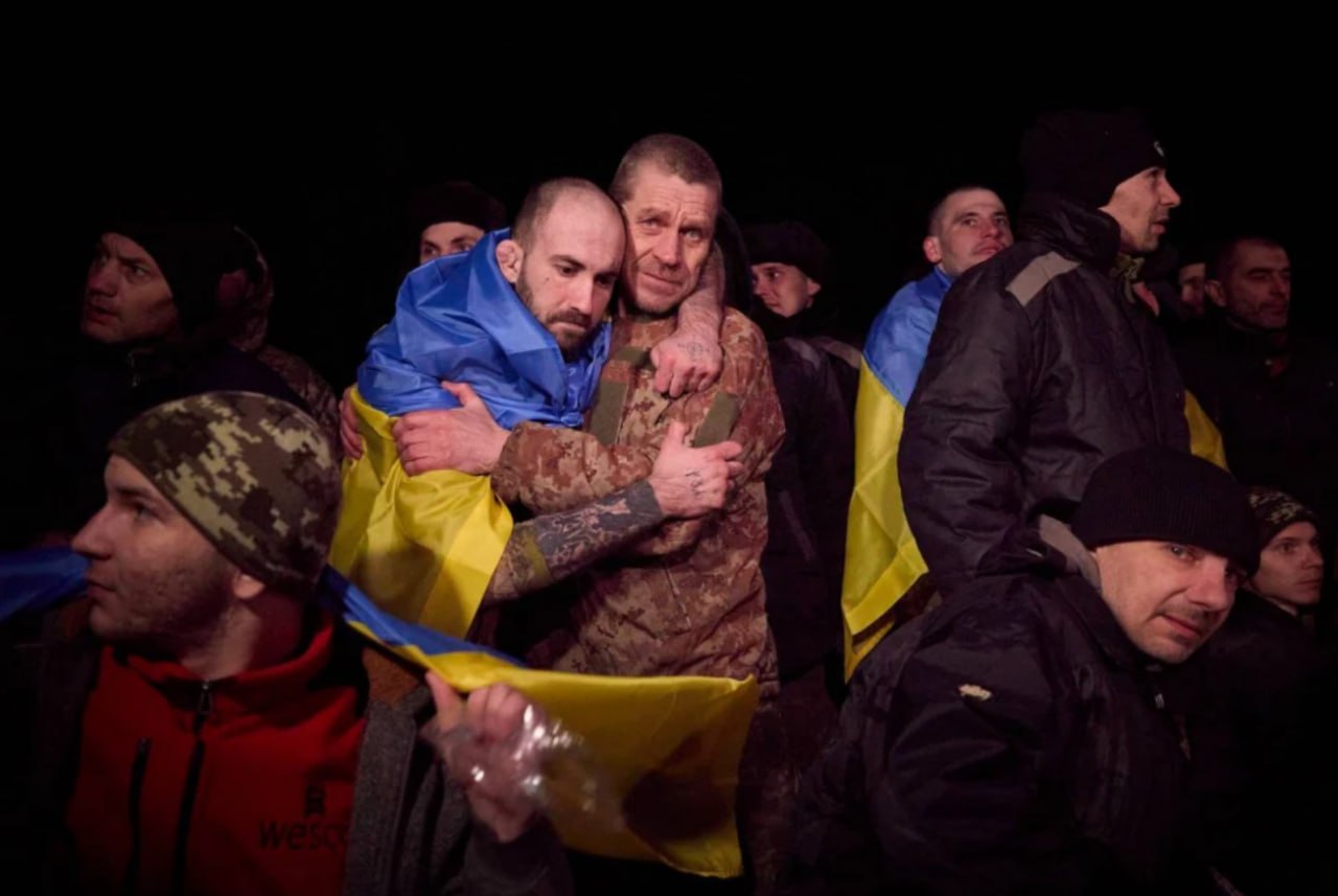 Всего освобождены 16 наших земляков, двое из которых считались пропавшими без вести - 13 нацгвардейцев и трое военнослужащих ВСУ.