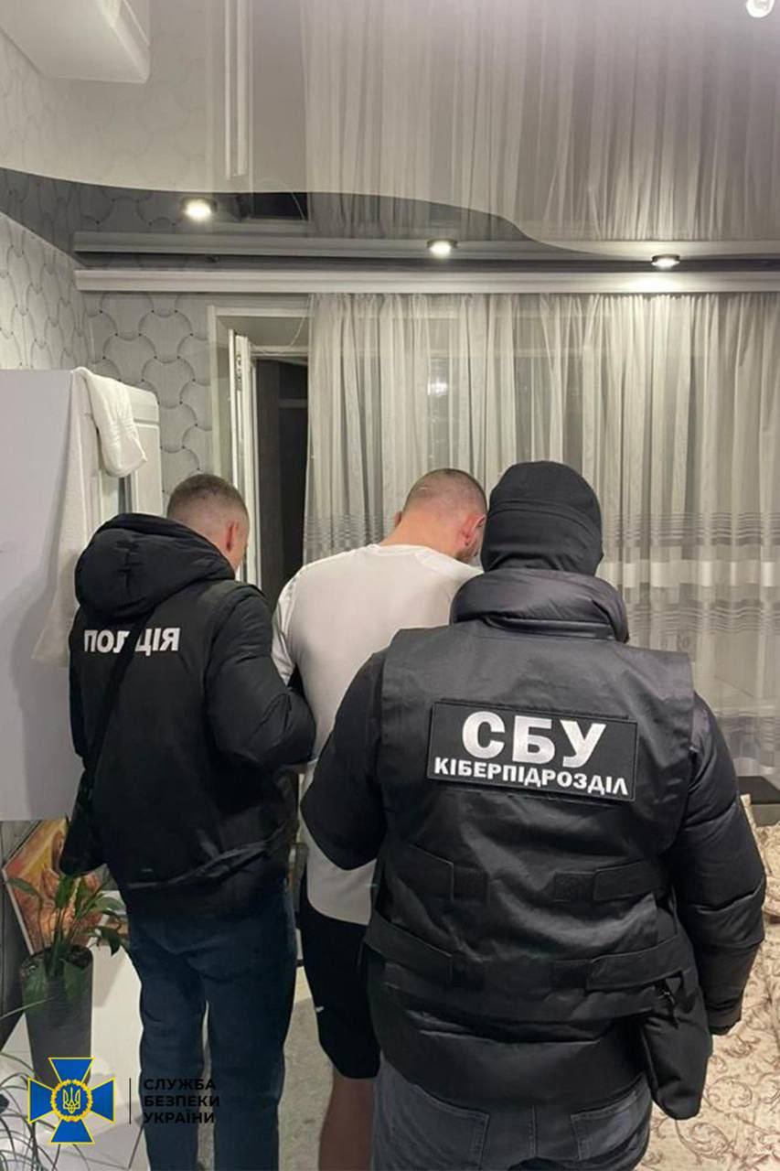 У Запоріжжі викрили "турфірму", яка допомагала ухилянтам виїжджати закордон