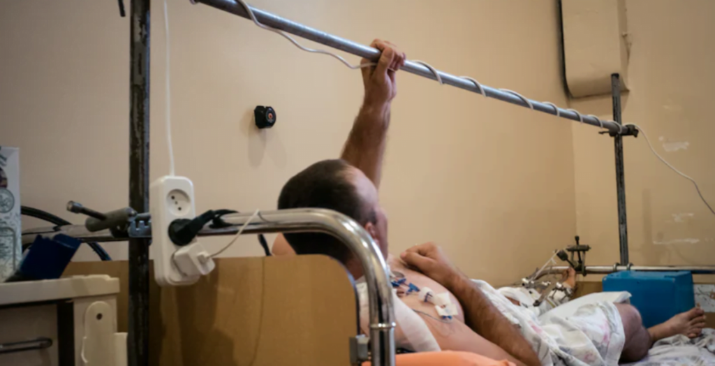 Військовий ЗСУ після поранення