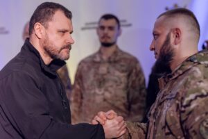 “Люди міцніші за снаряди”: запорізьких нацгвардійців нагородили державними відзнаками (ФОТО)