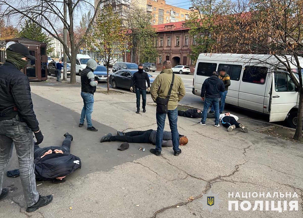 Порушували графік маршруток: група чоловіків у Запоріжжі перешкоджали перевізникам
