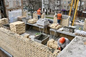 Некоторые дома в Запорожье полностью отстроят в ближайшее время: какие именно