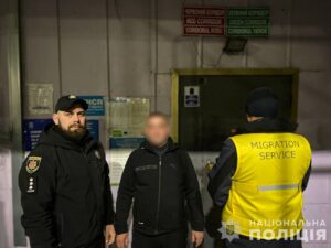 В Запорожье мигранту запретили въезд: мужчину депортировали из страны