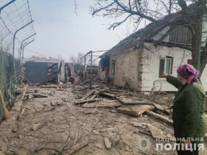 Запорізькі рятувальники дістали трьох людей з-під завалів