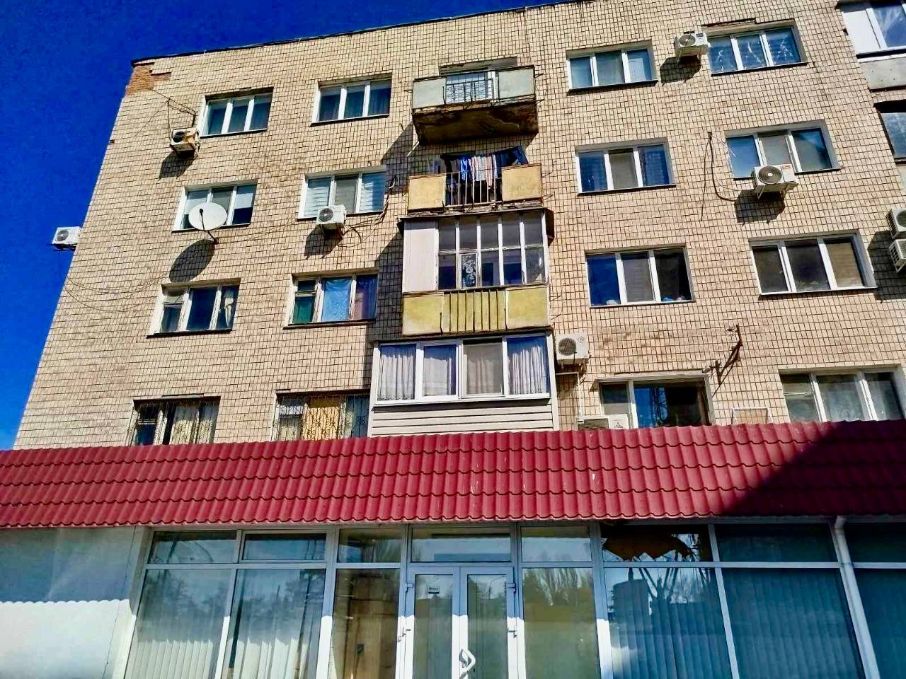 У Запоріжжі комунальники усувають наслідки обстрілів