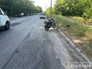 В Запорожье мотоциклист сбил двух женщин