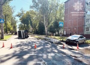 В Запорожье водитель легкового автомобиля влетел в Mersedes Benz