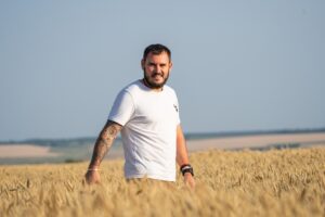 Российский дрон упал в 15 метрах от запорожского фермера Николая Грабко (ВИДЕО)