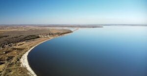 Экоцид на Молочном лимане: россияне забросили промоину между Азовским морем в Запорожской области