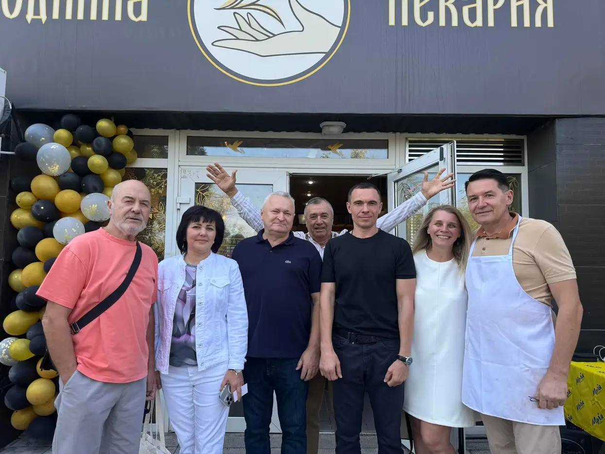 Родина переселенців з Мелітополя відновили пекарню.