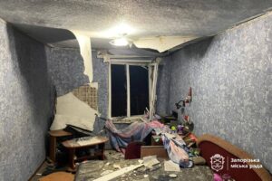 Влучання поблизу гіпермаркету, потенційно нерозірваний КАБ та евакуація: подробиці удару по Запоріжжю