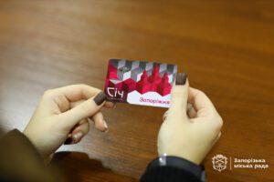 У комунальному транспорті Запоріжжя тестують нову систему оплати: хто може скористатися