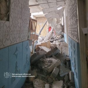 Обломки убирали с проезжей части: россияне атаковали Запорожье БПЛА