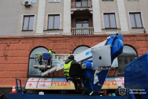 В Запорожье демонтировали рекламу на проспекте: зачем (ФОТО)