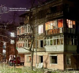 Вранці по Запоріжжю завдали удару: двоє поранених, зруйнована адмінбудівля (ОНОВЛЮЄТЬСЯ)