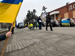 На Запорожье провели в последний путь военного, который погиб на Курщине (ФОТО)