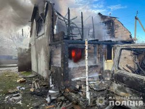 Зруйновані будинки та вибиті вікна: в поліції показали наслідки атаки шахедів (ФОТО)