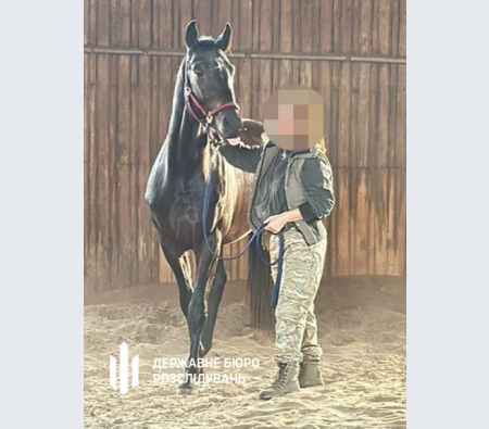 ДБР викрило екскомбрига однієї з бригад ТРО, який забезпечив підвищені виплати власній дружині за фіктивну участь у бойових діях