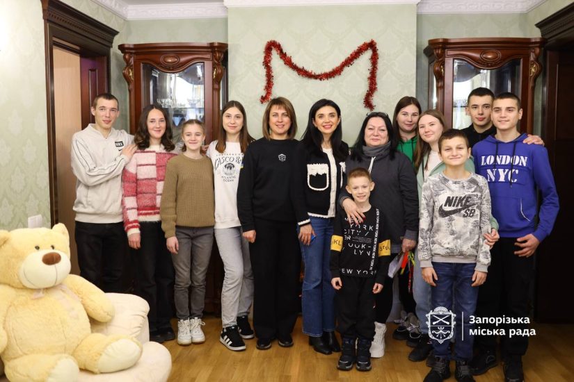 Багатодітна родина у Запоріжжі отримала житло