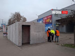 У Запоріжжі поруч з бетонними укриттями встановлюють біотуалети