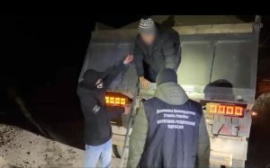 Запоріжці намагалися втекти через Закарпаття під шаром піску (ВІДЕО)