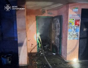 У Запоріжжі врятували 20-річну дівчину під час пожежі в багатоповерхівці: деталі