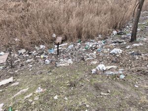 У Запоріжжі знайшли стихійне звалище біля річки (ФОТО)