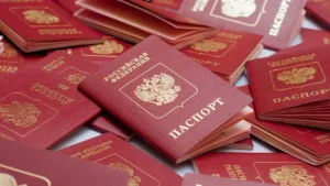 В Бердянске подросткам вручили российские паспорта в рамках пропагандистской акции